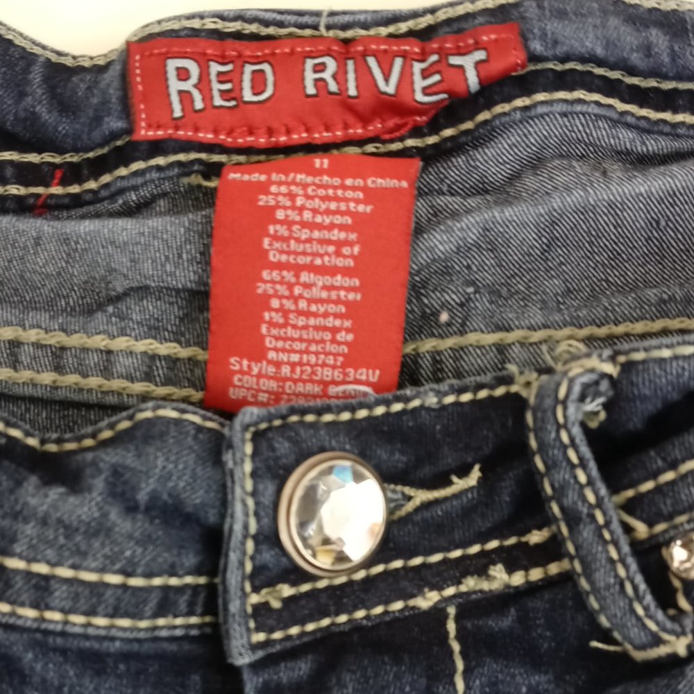 Red Rivet White Washed Ripped Capri's Size 11 - Picture 10 of 11
